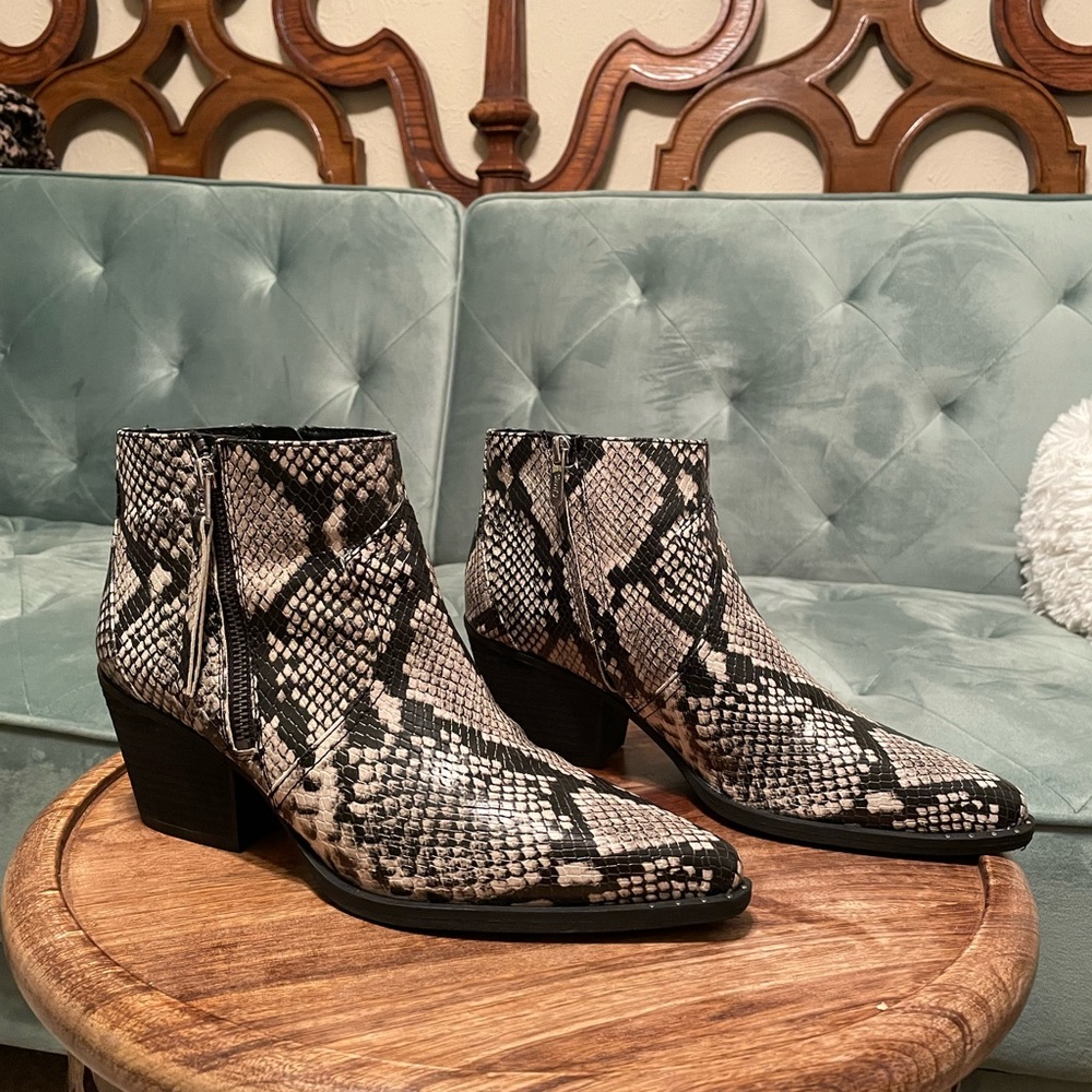 Circus by Sam Edelman faux snakeskin western booties 10M